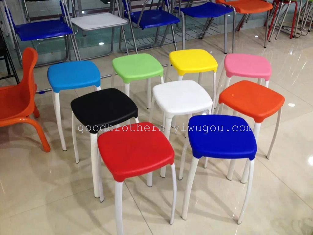 61岁黎耀祥现状：住广东豪宅和二婚老婆很